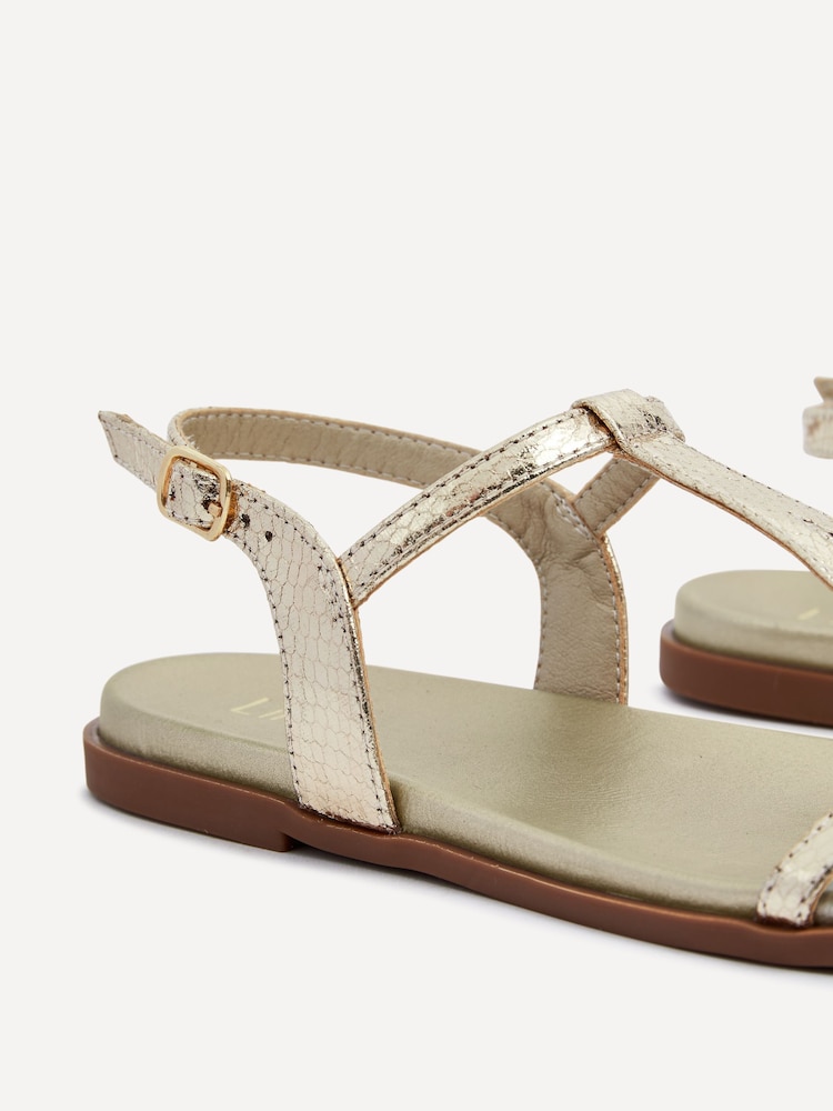Gold - Linzi Luxor Texturierte T-Bar-Sandalen - Bild 5 von 5 Gold - Linzi Luxor Texturierte T-Bar-Sandalen - Bild 5 von 5