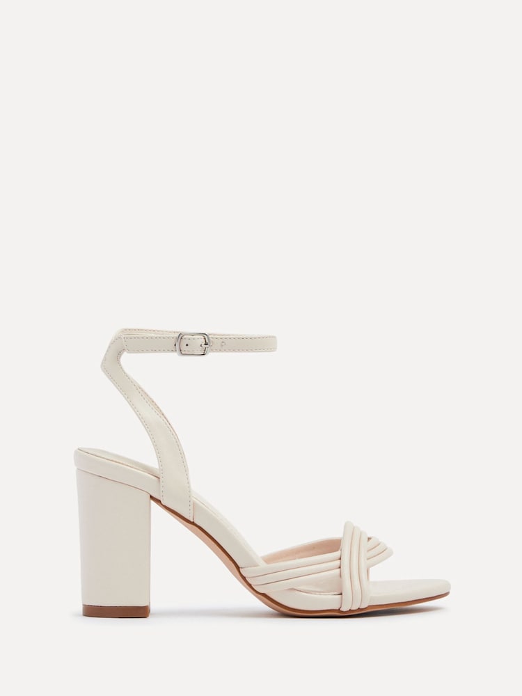 Nude - Sandalias de tacón cuadrado con tiras delanteras entrelazadas Regina de Linzi - Imagen 2 de 5 Nude - Sandalias de tacón cuadrado con tiras delanteras entrelazadas Regina de Linzi - Imagen 2 de 5