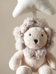 The White Company Natural Lenny Lion Jitter - Image 2 of 2