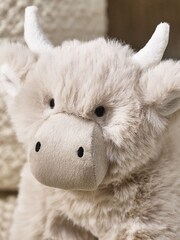 The White Company Natural Pull Along Hattie Highland Cow - Image 2 of 3