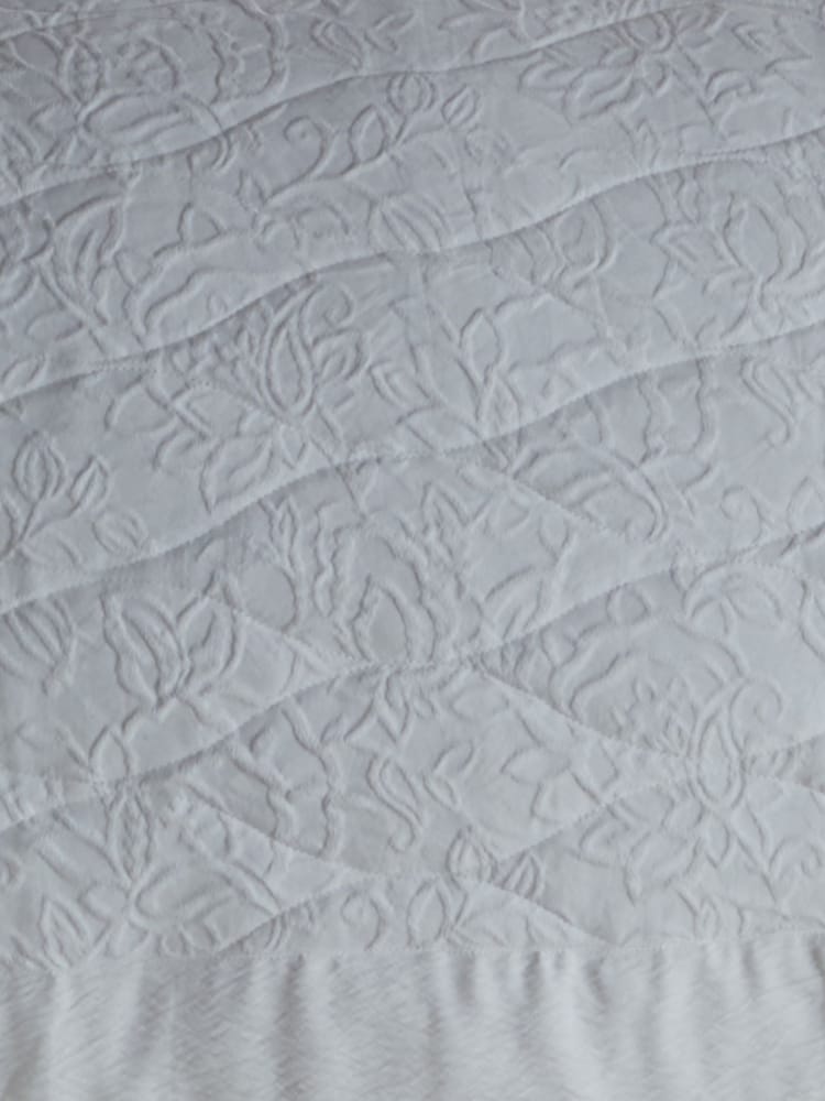 Appletree Collier Luxury Jacquard Bedspread - Imagem 3 de 3