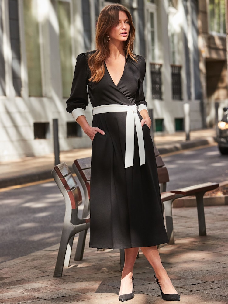 Sosandar Midi-Wickel kleid aus Jersey mit Kontrastbesatz mit Gürtel - Bild 1 von 5 Sosandar Midi-Wickel kleid aus Jersey mit Kontrastbesatz mit Gürtel - Bild 1 von 5