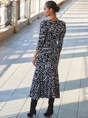 Sosandar Black Twist Front Ruched Sleeve Fit & Flare Dress - Image 2 of 5