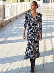 Sosandar Black Twist Front Ruched Sleeve Fit & Flare Dress - Image 4 of 5