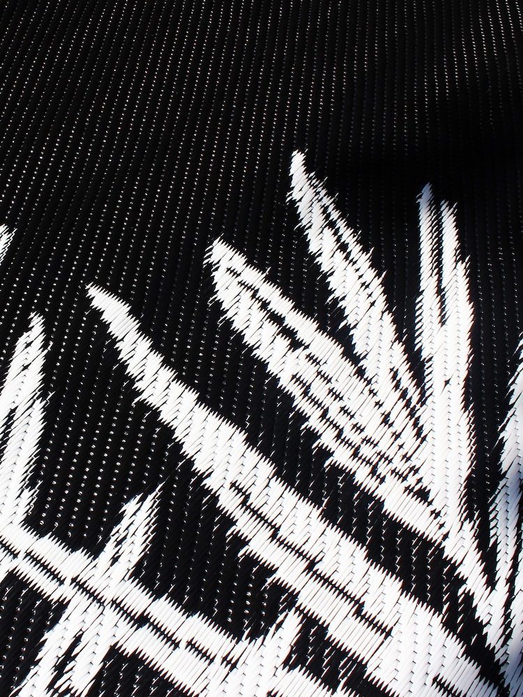 Dreams & Drapes Black Tahiti UV Resistant Outdoor Rug - Image 3 of 3