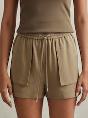 Reiss Khaki Isador Drawstring Shorts with TENCEL™ Fibers - Image 4 of 6