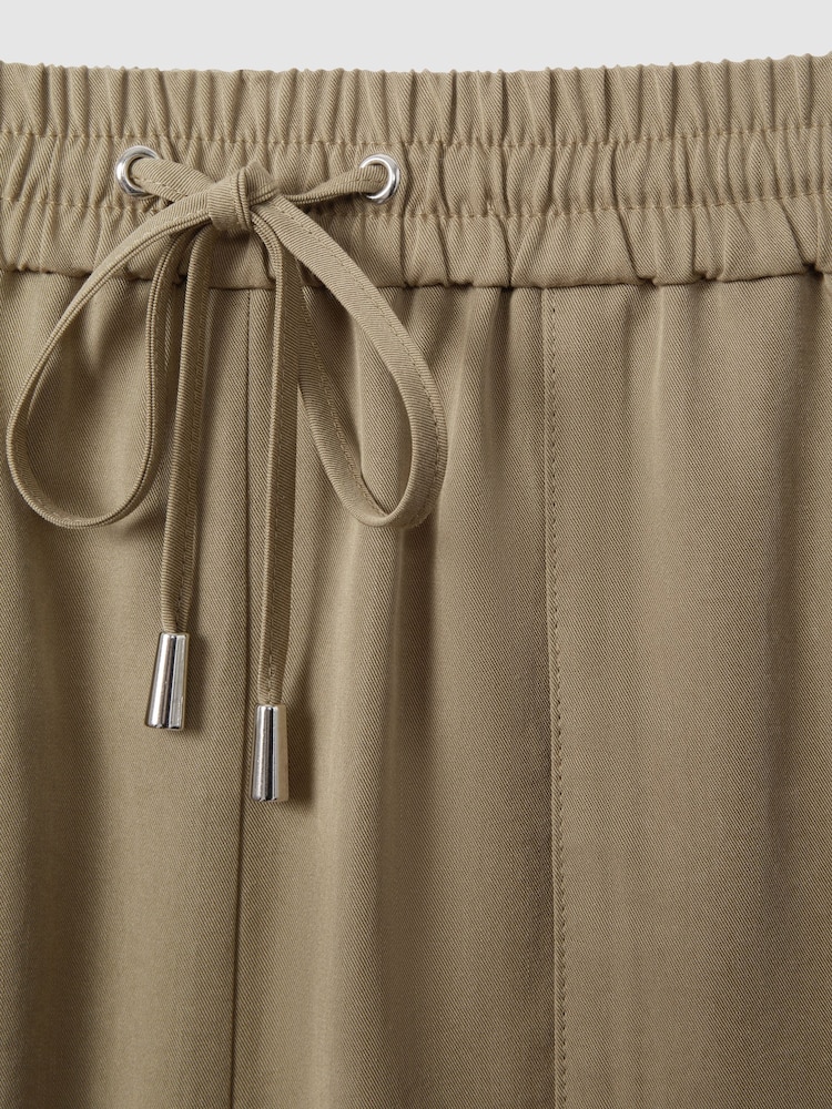 Reiss Khaki Isador Drawstring Shorts with TENCEL™ Fibers - Image 6 of 6