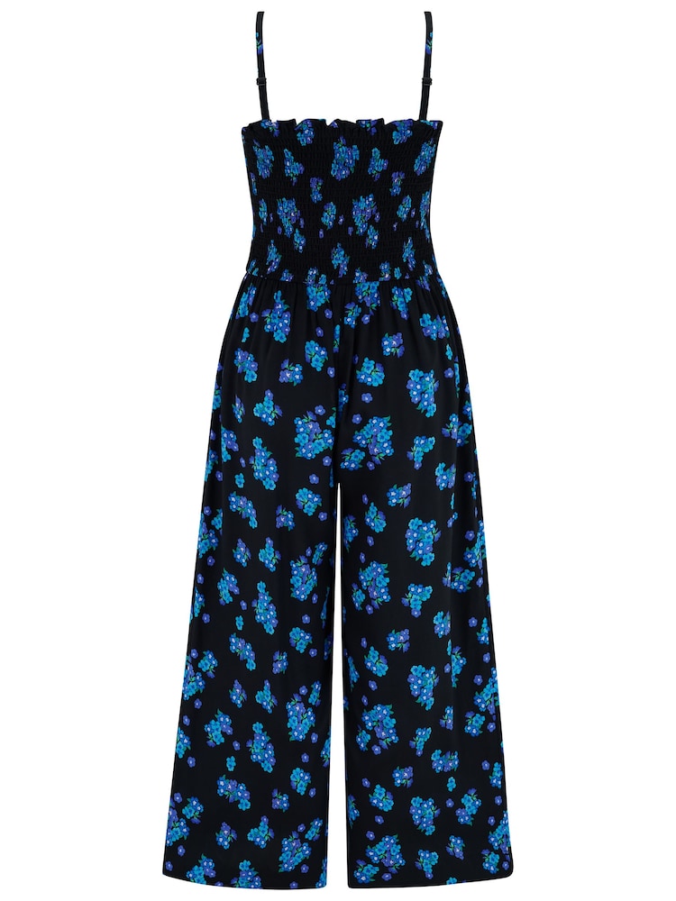 Schwarz/Mehrfarbig - Pour Moi Beach Trägerloser Jumpsuit mit gesmoktem Oberteil und verkürzten Beinen - Bild 4 von 4 Schwarz/Mehrfarbig - Pour Moi Beach Trägerloser Jumpsuit mit gesmoktem Oberteil und verkürzten Beinen - Bild 4 von 4