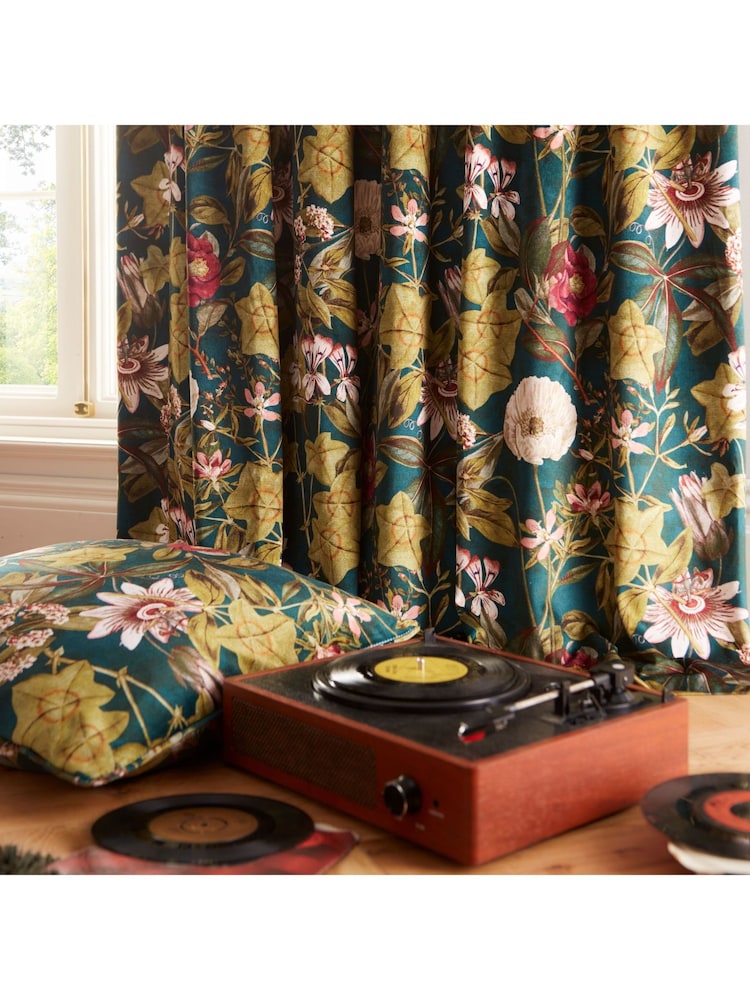 Clarke and Clarke Emerald Passiflora Eyelet Curtain - Image 3 of 3