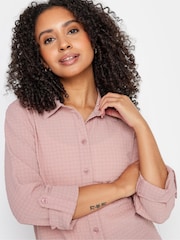 M&Co Petite Textured Turn Back Sleeve Shirt - Bild 5 von 5