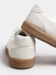 Yours Curve White Extra Wide Fit Retro Trainers Gum Sole - Image 4 of 5