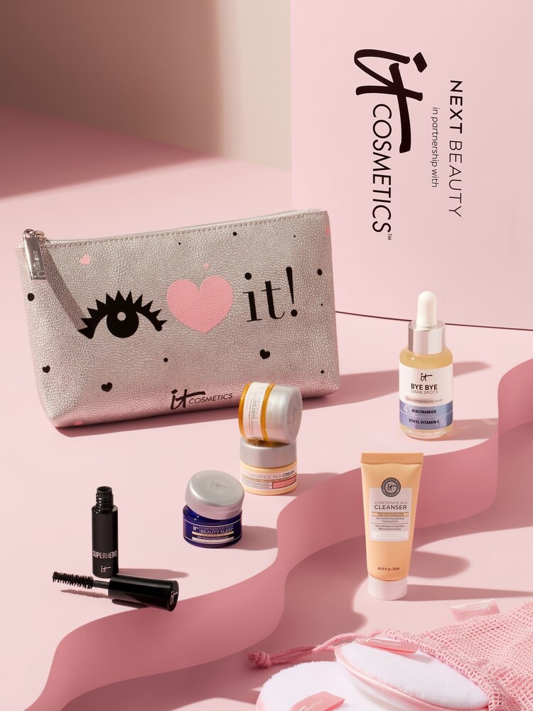 IT Cosmetics Essentials Beauty Box (Worth £52.50) - Image 1 of 3 IT Cosmetics Essentials Beauty Box (Worth £52.50) - Image 1 of 3