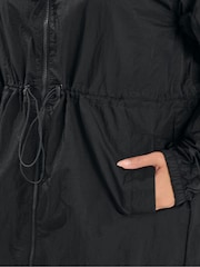 Melns - Yours Curve vieglā garās līnijas parka jaka - Attēls 6 no 10