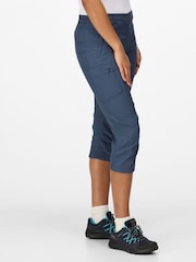 Azul - Regatta Chaska Capri Trousers with 40+ UPF Sun Protection - Imagen 4 de 9