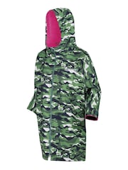 Regatta Green Junior Waterproof Fleece Lined Changing Robe - Image 10 of 11