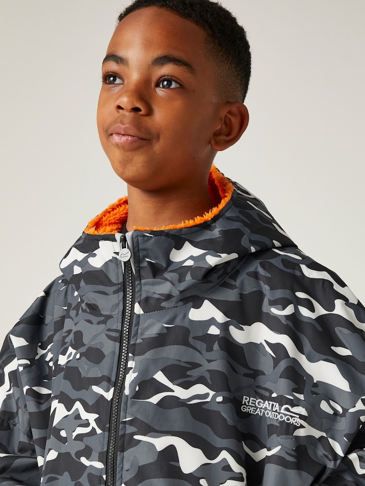Regatta Black Grey Junior Waterproof Fleece Lined Changing Robe - Image 5 of 8