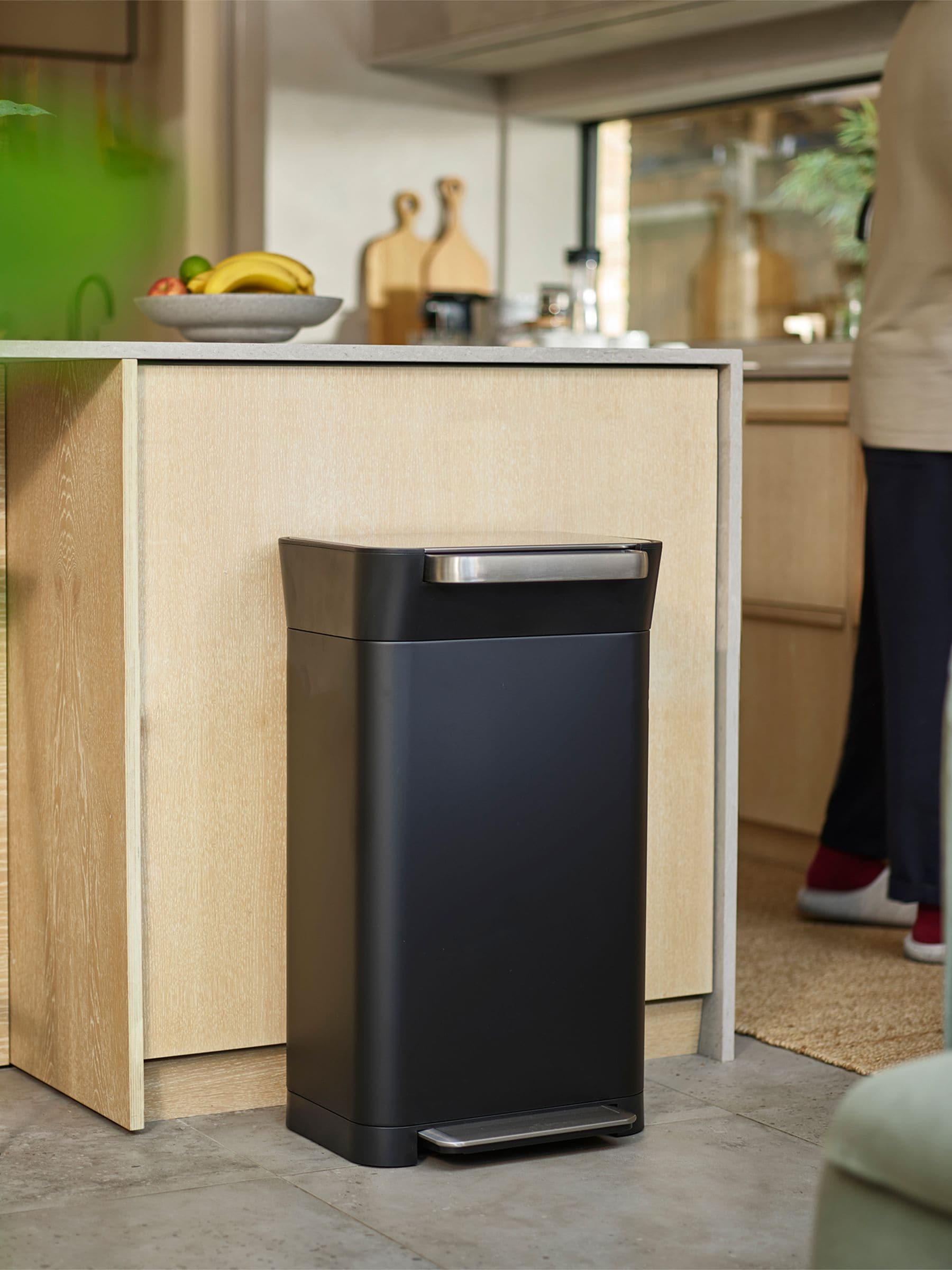 Joseph Joseph Black Titan 30L Trash Compactor Bin