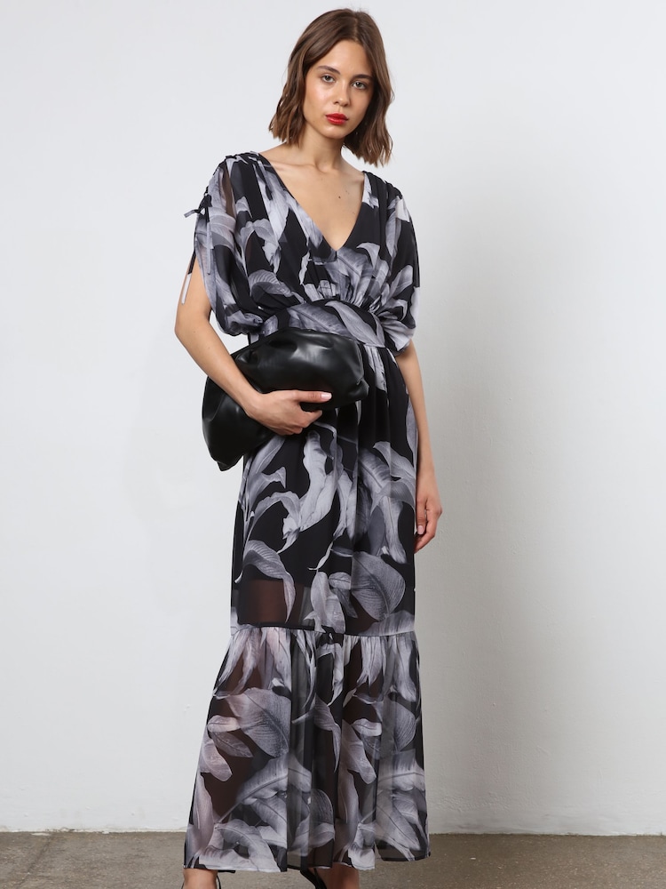 Religion Maxikleid mit gestuftem Rockteil und wunderschönem Druckmuster - Bild 2 von 6 Religion Maxikleid mit gestuftem Rockteil und wunderschönem Druckmuster - Bild 2 von 6