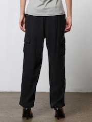 Schwarz - Religion Elegante Utility-Cargohose mit Taschen, Cupro - Bild 3 von 6