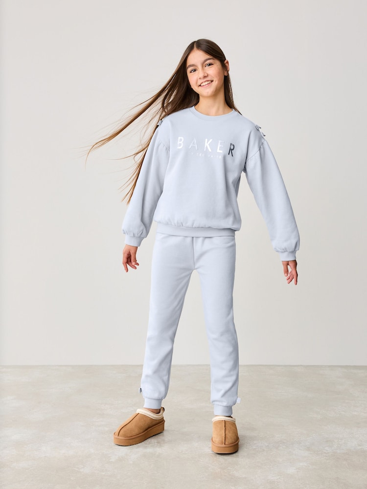 Hellblau - Baker by Ted Baker Set mit Pullover mit Schleifenverzierung und Jogginghose - Bild 1 von 20 Hellblau - Baker by Ted Baker Set mit Pullover mit Schleifenverzierung und Jogginghose - Bild 1 von 20
