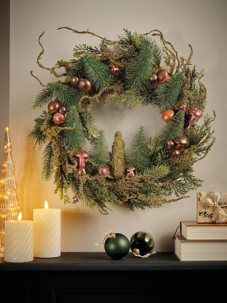 Everlands Indoor Christmas Mushroom Wreath With Glitter - Image 1 of 2