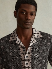 Reiss Black Multi Pantain Linen Printed Cuban Collar Shirt - Image 4 of 5