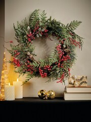 Everlands Indoor Christmas Wreath with Red Berries Glitter - Image 1 of 2
