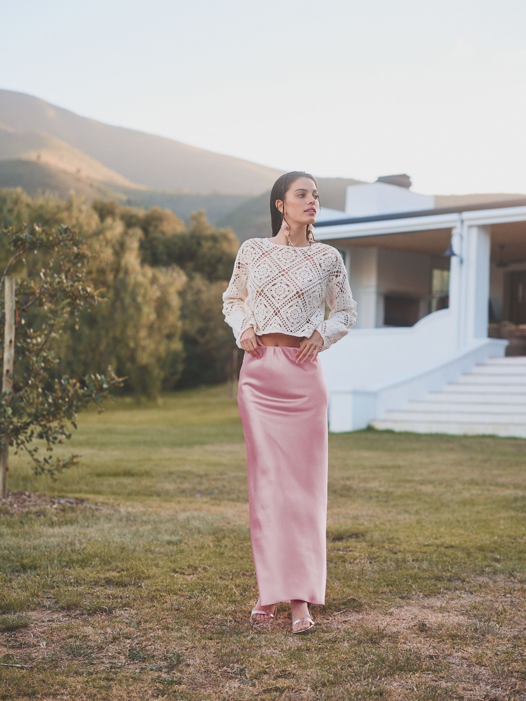 Acheter Rose rose Jupe midi en satin ajustee from Next Luxembourg