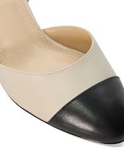 Cream - Dune London Previdna ojačana konica; kapica Slingbacks - Slika 7 iz 7