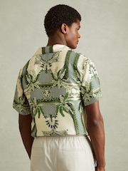 Reiss Bright Green Lulu Relaxed Palm Print Cuban Collar Shirt - Image 3 of 5
