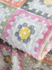 Catherine Lansfield Green Crochet Print Soft And Cosy Fleece Throw - Image 2 of 3