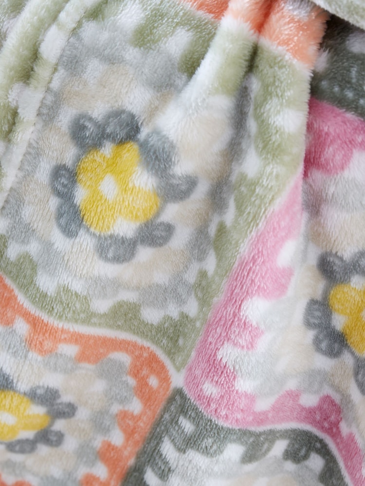 Catherine Lansfield Green Crochet Print Soft And Cosy Fleece Throw - Image 3 of 3