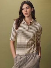 Schwarz/Ecru - Ribbed Lettuce Hem Collared Polo Top - Bild 1 von 7