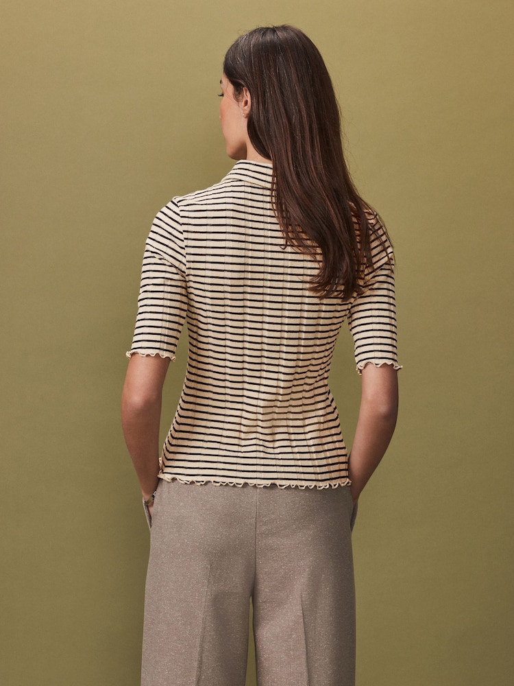 Schwarz/Ecru - Ribbed Lettuce Hem Collared Polo Top - Bild 2 von 7 Schwarz/Ecru - Ribbed Lettuce Hem Collared Polo Top - Bild 2 von 7