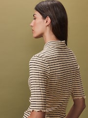 Schwarz/Ecru - Ribbed Lettuce Hem Collared Polo Top - Bild 4 von 7