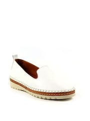 أبيض - Lunar Kenley Leather Shoes - صورة 2 من 6
