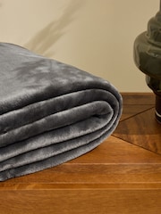Charcoal Grey Plush Fleece Throw - Image 3 of 3