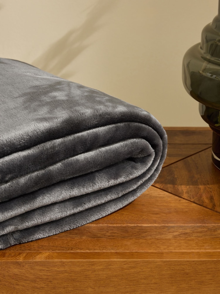 Charcoal Grey Plush Fleece Throw - Image 3 of 3