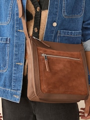Tan Brown Leather Pocket Messenger Bag - Image 3 of 9