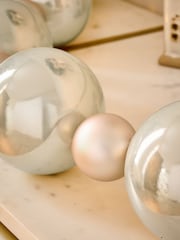 White Bauble Christmas Garland - Image 3 of 5