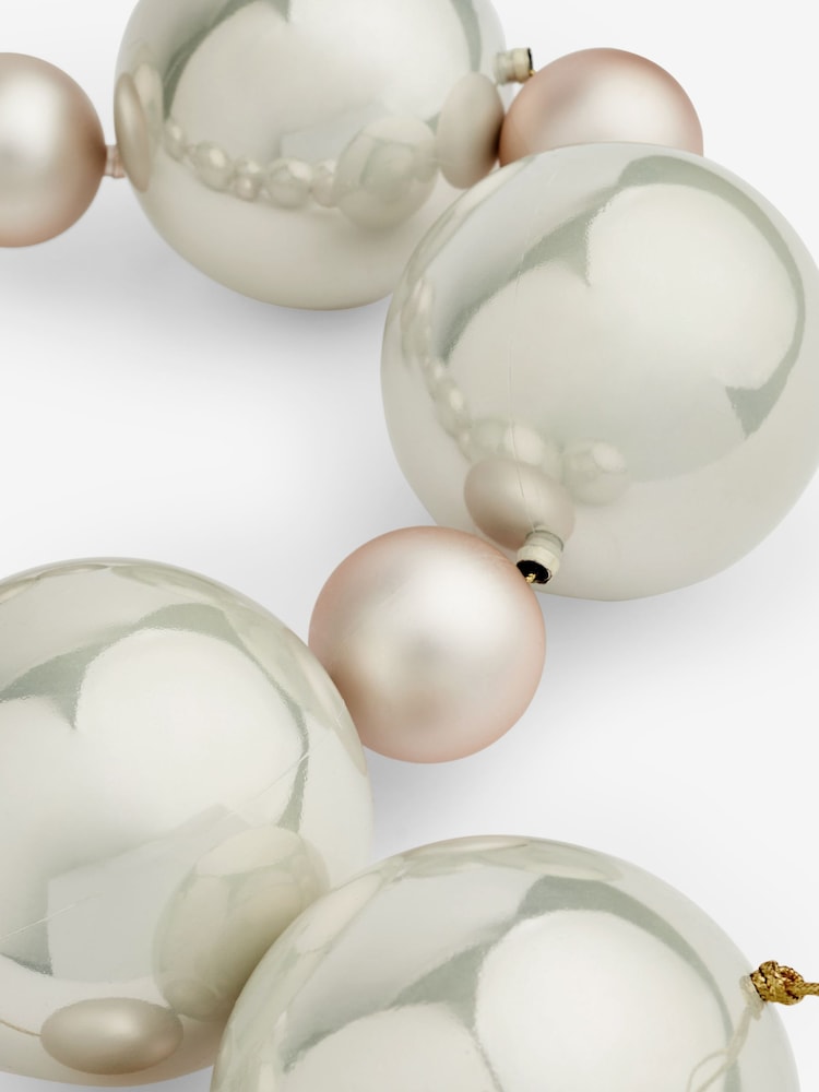 White Bauble Christmas Garland - Image 5 of 5 White Bauble Christmas Garland - Image 5 of 5