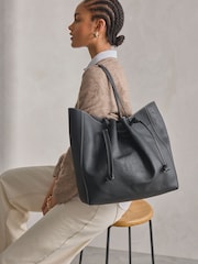 أسود - حقيبة كتف جلد بطيّات - صورة 1 من 1