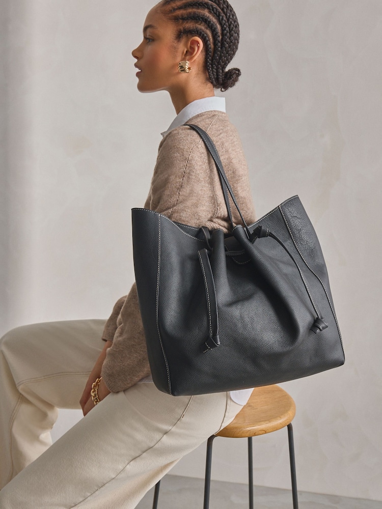 أسود - حقيبة كتف جلد بطيّات - صورة 1 من 1