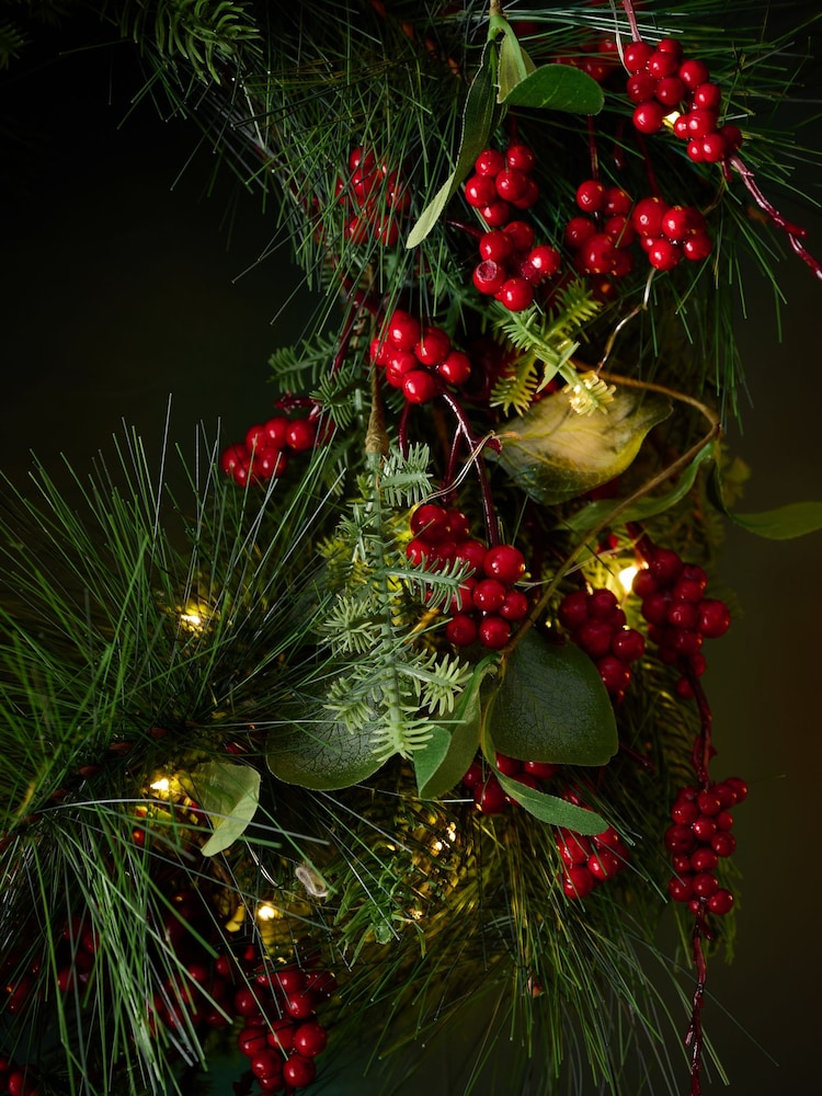 Red Berry Lit Christmas Wreath - Image 2 of 6 Red Berry Lit Christmas Wreath - Image 2 of 6