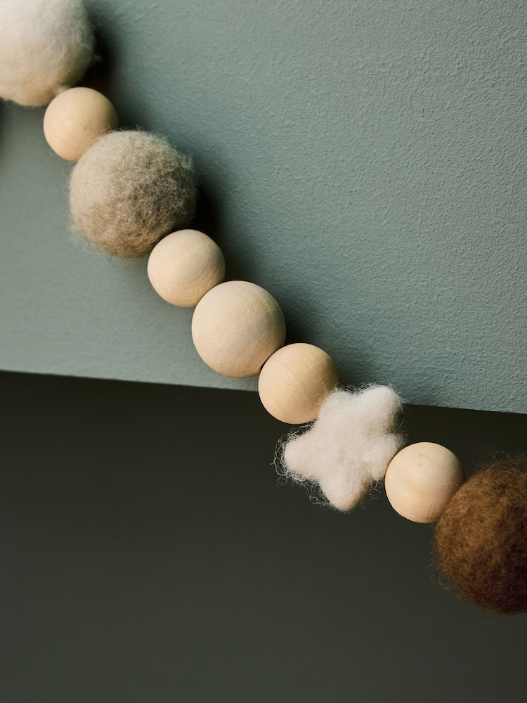 Natural Scandi Beaded Christmas Garland - Image 2 of 3