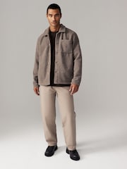Neutrale Farbe - Shacket aus Borg-Fleece in normaler Passform - Bild 3 von 13