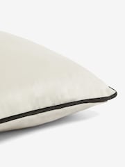 Matte Velvet Contrast Pipe Cushion - Larawan 5 ng 5