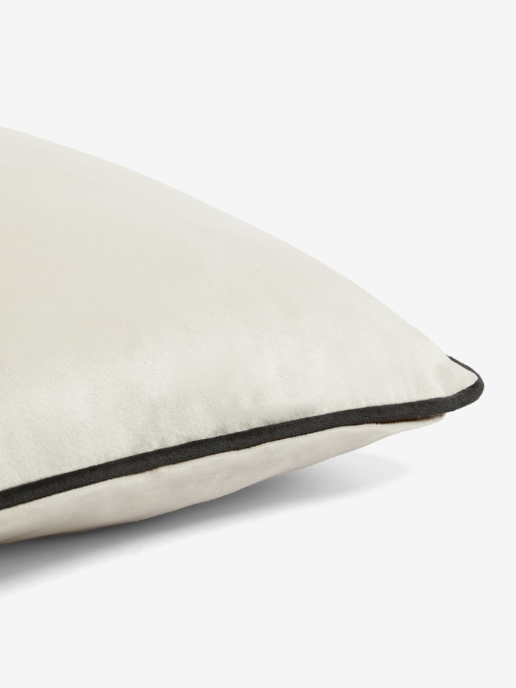 Matte Velvet Contrast Pipe Cushion - Larawan 5 ng 5 Matte Velvet Contrast Pipe Cushion - Larawan 5 ng 5