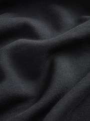Schwarz - Jersey-Sweatshirt mit hohem Baumwollanteil und Viertelreißverschluss - Bild 8 von 8