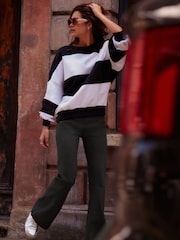 Grafitowoszara - Power Sculpting Ponte Flare Leggings - Image 1 of 7